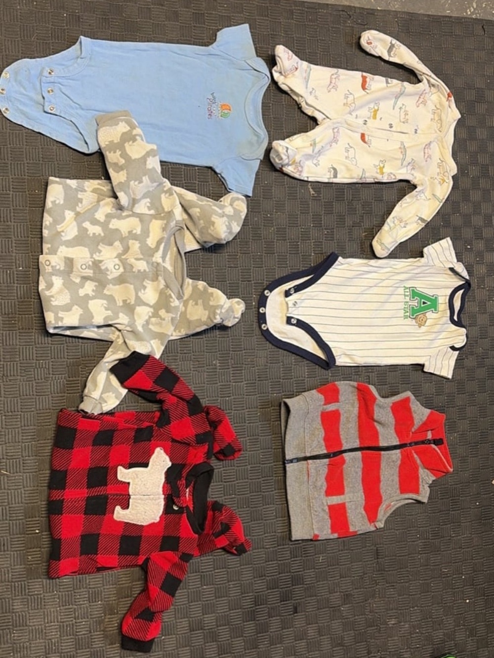 Carter's baby boy clothing bundle size 0-6m